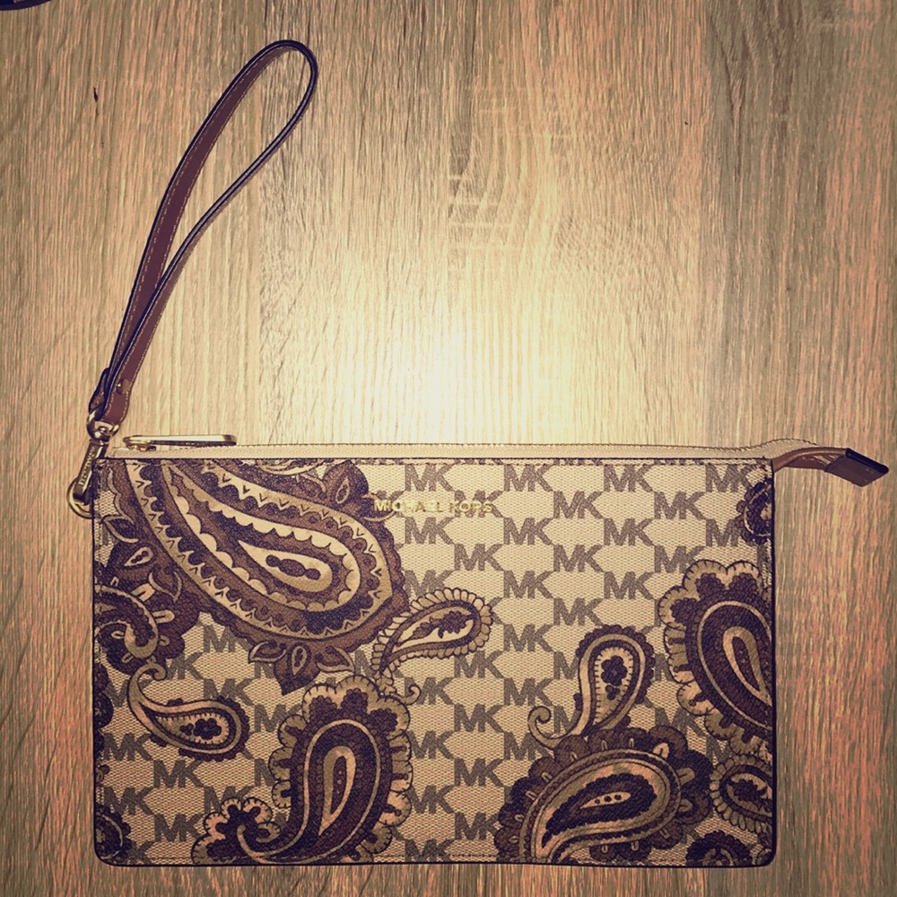 NWOT MK Limited edition Paisley Print Lrg Wristlet